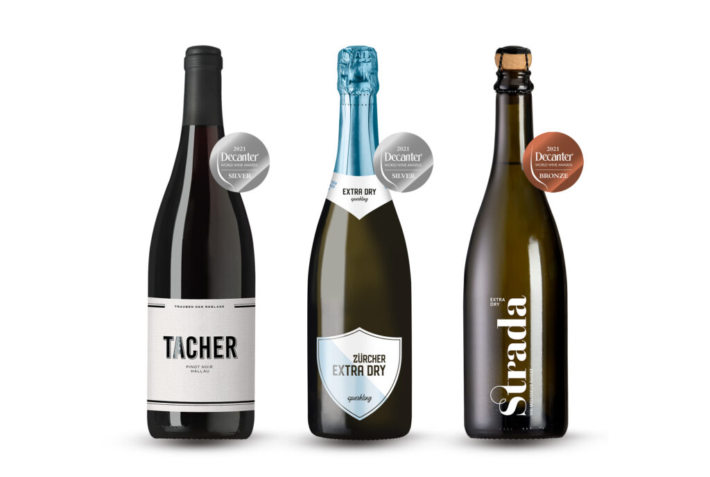 Die, von Decanter World Wine Awards 2021, ausgezeichneten Weine von uns. Der Tacher und der Zürcher Extra Dry mit Silber und der Strada Extra Dry mit Bronze.